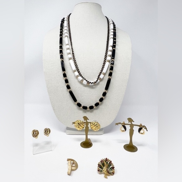 Trifari Jewelry 8 Pieces Lot Earrings Necklaces Brooches Peacock - Picture 2 of 13